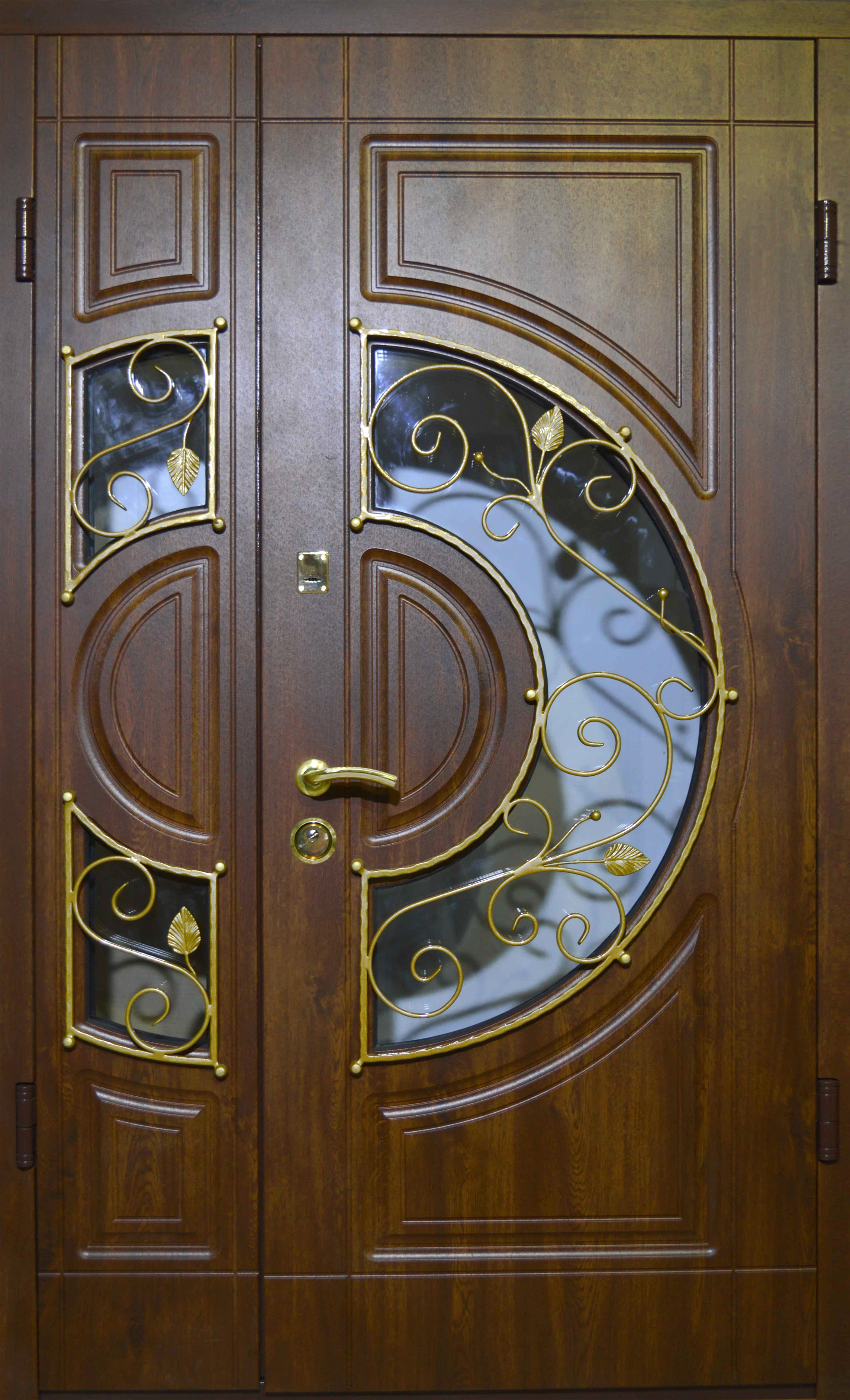 Входная дверь из древесного массива с ковкой «Ветви» со стеклопакетом Прайд-К93